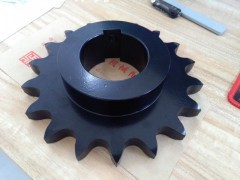 專(zhuān)業(yè)加工定制各類(lèi)齒輪、鏈輪、花鍵軸及變速箱總成——20A18齒鏈輪農(nóng)機(jī)配件